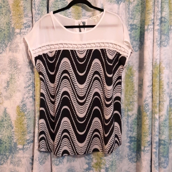 Faith and Joy Tops - Black and white Blouse size xl lace detail faith and joy brand